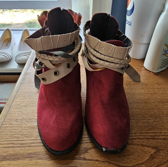 Red booties - Picture 2 of 5